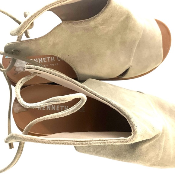 Kenneth Cole New York Tan Sandals with Modern Cut-Out Design - Picture 7 of 10